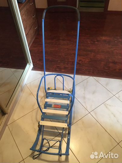 Санки с задними колесиками и матрасиком)