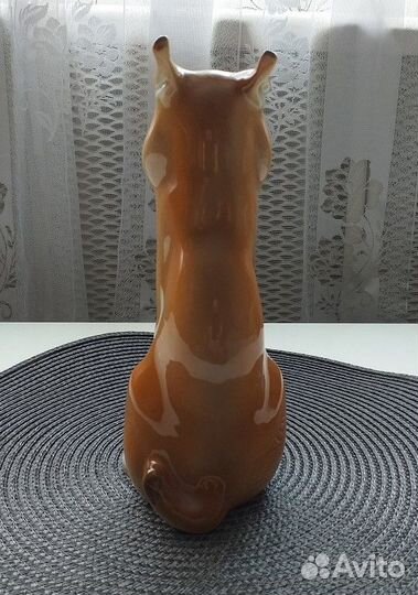 Фарфоровая статуэтка 