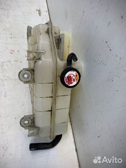 Бачок расширительный Toyota Land Cruiser 200