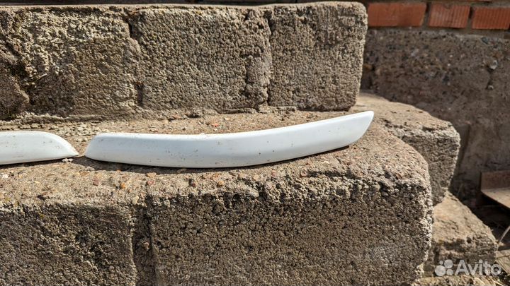 Молдинг переднего бампера