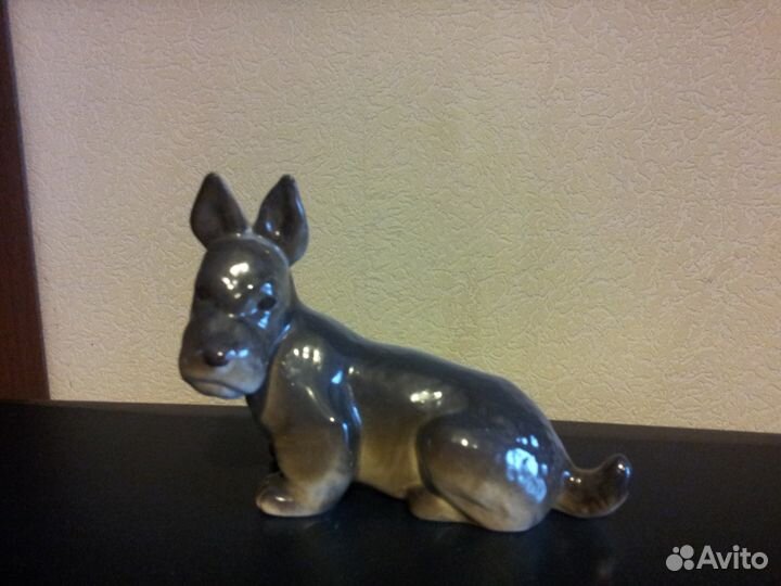 Фарфоровая собачка
