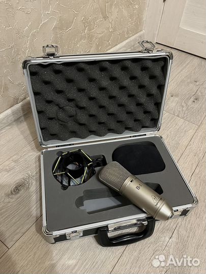 Студийный микрофон behringer B1