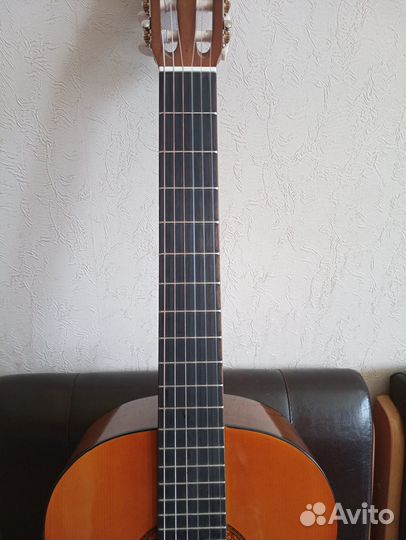 Продам гитару Yamaha c40