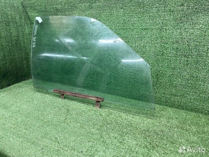 Стекло двери переднее правое Volkswagen Passat B4