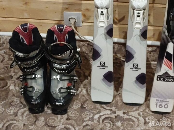 Комплект горных лыж salomon