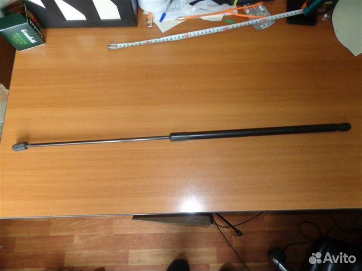 Амортизатор капота Volvo S40 2004