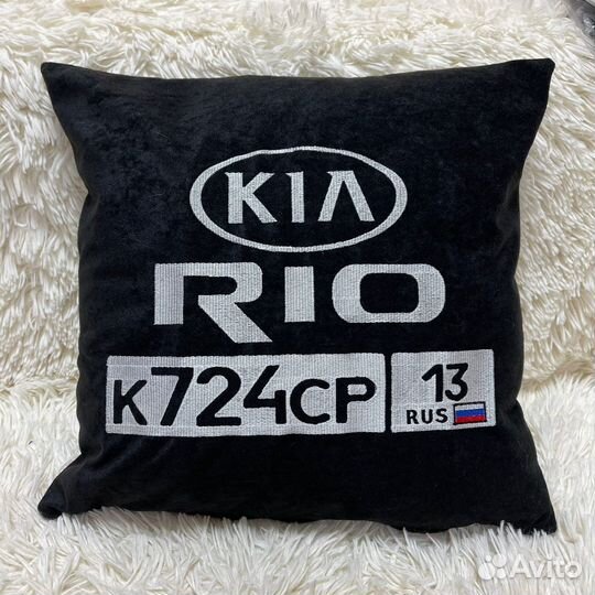 Подушка с вышивкой в автомобиль с логотипом