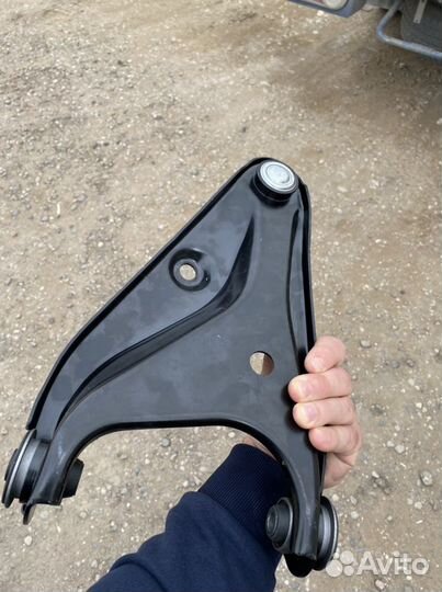 Правый рычаг передней подвески largus cross 21129