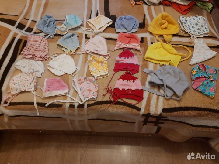 Шапочки, чепчики тонкие и теплые до 2-х лет