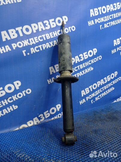 Задний амортизатор Audi 80 седан 1990