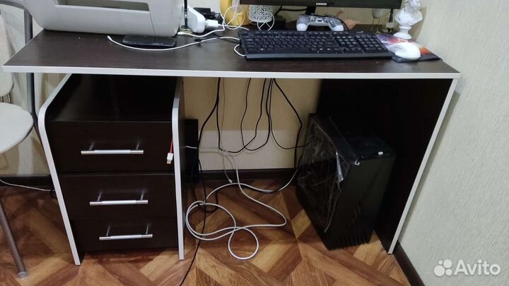 Компьютерный стол
