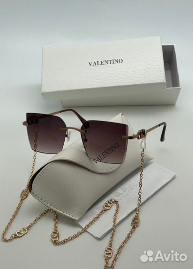 Солнцезащитные очки Valentino