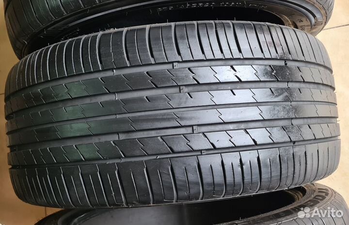 Tracmax X-Privilo RS01+ 275/40 R20 и 315/35 R20