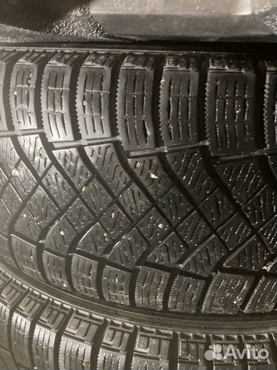 Pirelli Carrier 225/65 R17