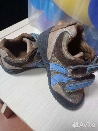 Кроссовки детские