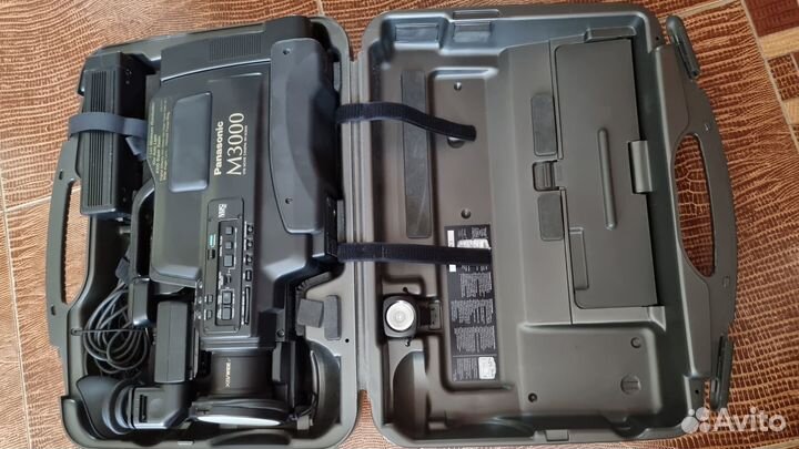 Panasonic M3000 видеокамера в рабочем состоянии