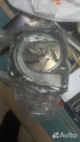 Помпа оригинална мицубиси оутлендер 3 2.0литра