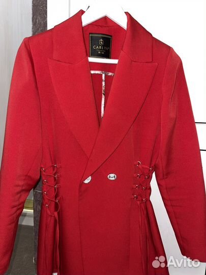 Красный пиджак