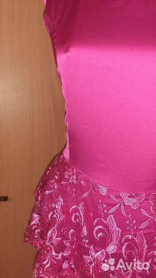 Платье фуксия с кружевом 40 р