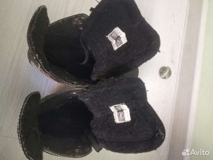 Продаются коньки б/у. 40 размер