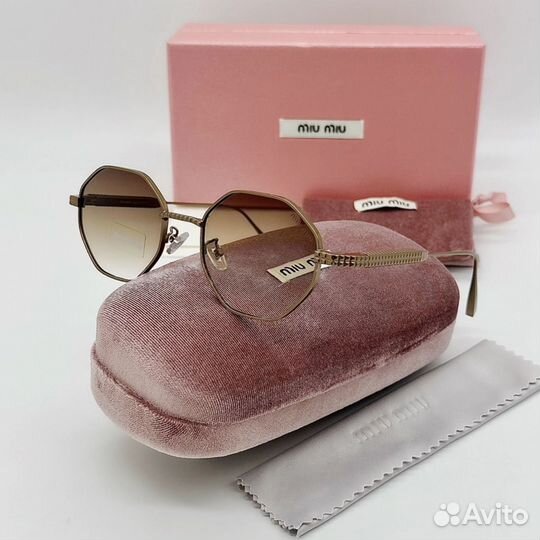 Солнцезащитные очки Miu Miu