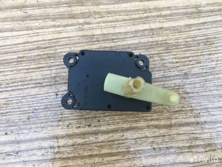 Моторчик заслонки отопителя Volvo XC90 I 02-2015г