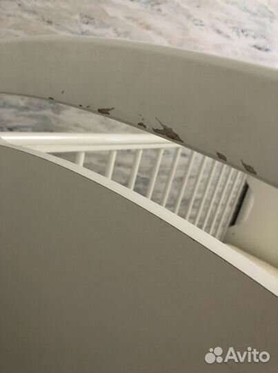 Детская кроватка с маятником белая