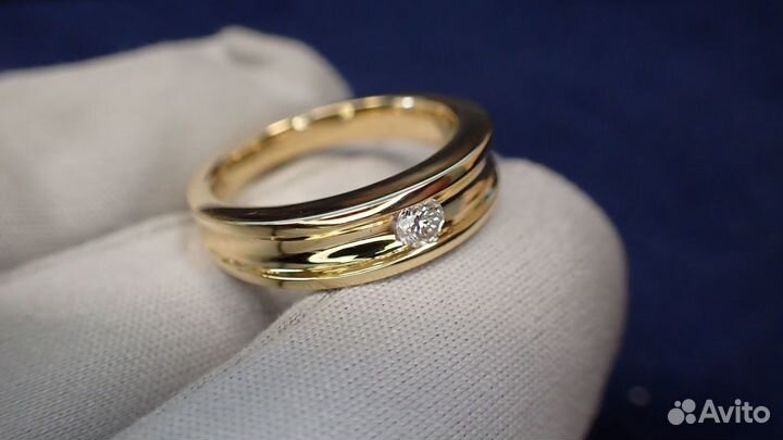 Золотое кольцо с бриллиантом 0.11 карат