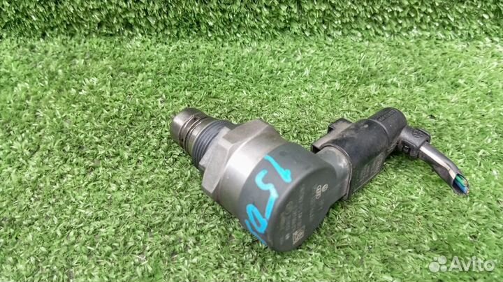 Регулятор давления топлива Volkswagen Passat