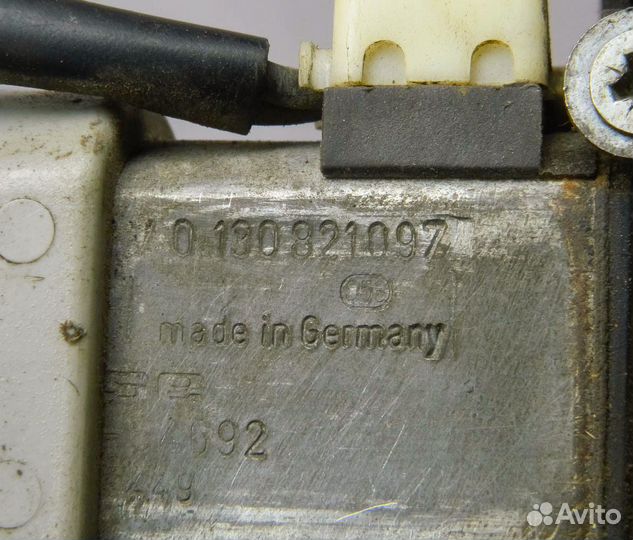 Моторчик стеклоподъемника пер. левый VW Golf 2