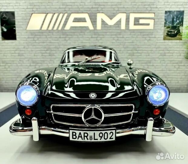 Металлическая машинка 300SL Mercedes-Benz зелёная