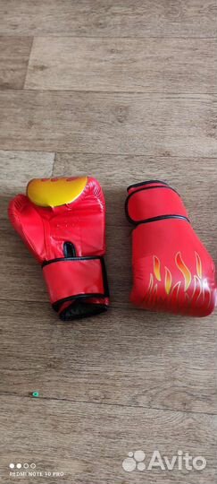 Перчатки для кикбоксинга