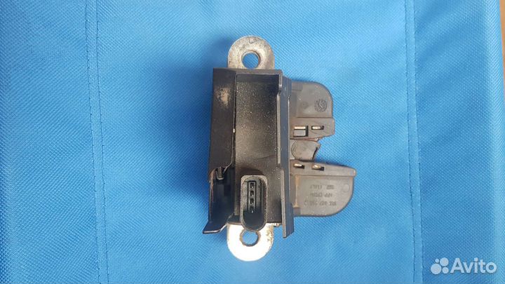Замок багажника VW Golf 5 1K6827505C