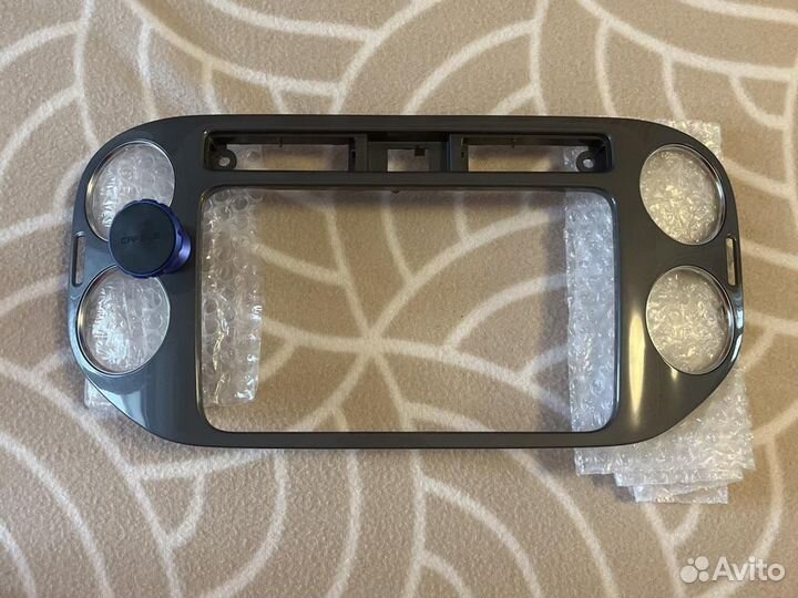 Штатная магнитола на volkswagen tiguan1 и рамка