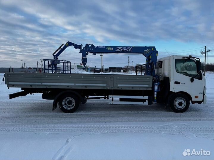 Бортовой грузовик Hino 300 (Dutro) с КМУ Tadano, 2015