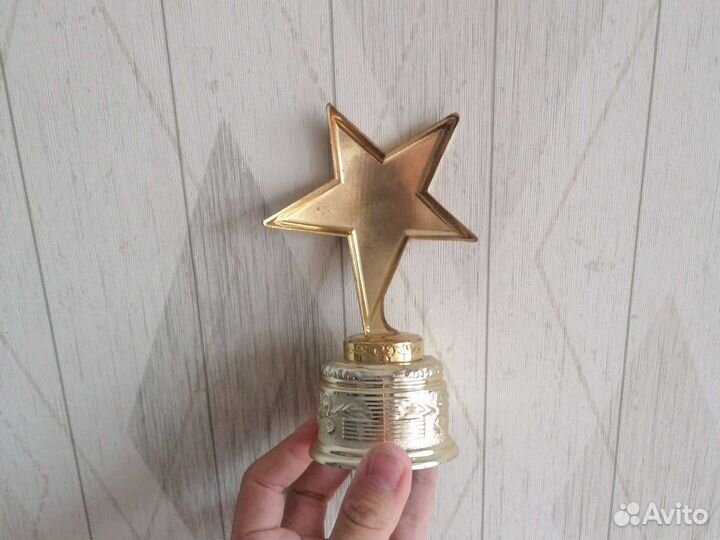 Статуэтка-кубок 
