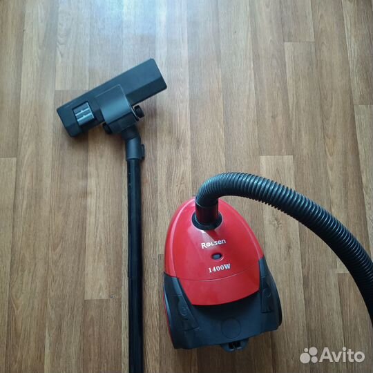 Пылесос Rolsen T-1947P