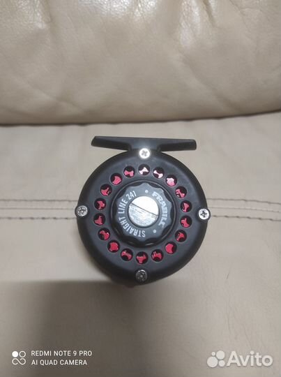 Зимняя рыболовная катушка