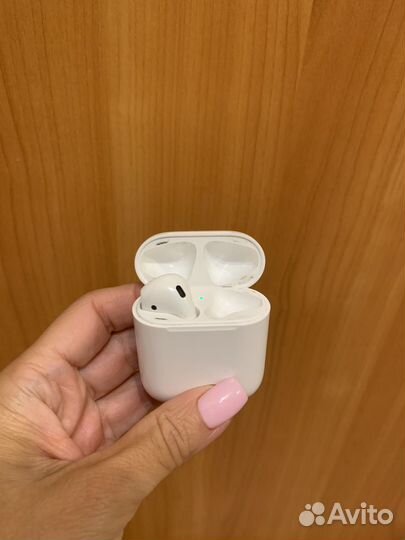 Airpods 2 кейс и левый наушник бу