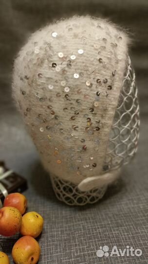 Чепчик вязаный женский