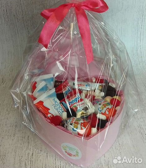 Сладкий подарок девушке. Букет из конфет Киндер