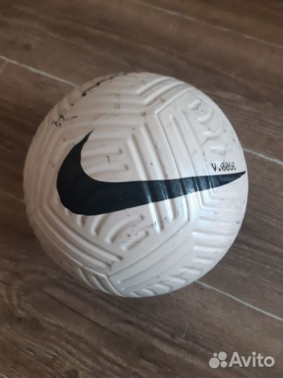 Продам профессиональный мячь nike flight размер 5
