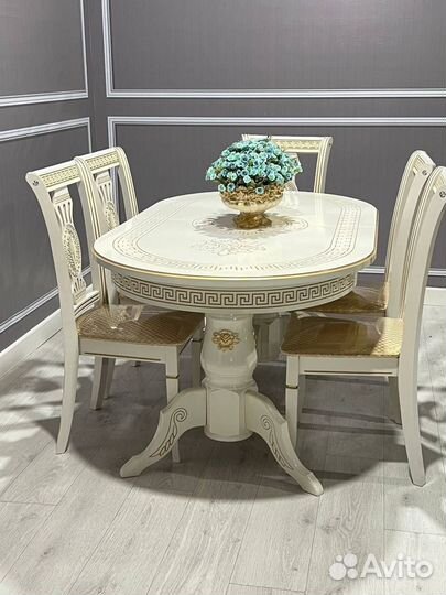 Стол и стулья 