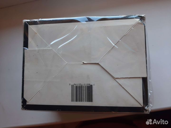 Запечатанная коробка с фишками