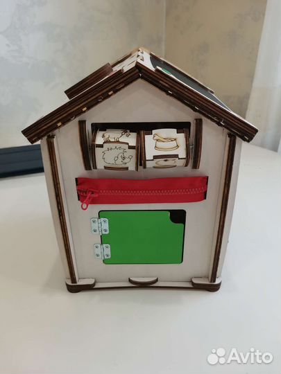 Бизиборд домик