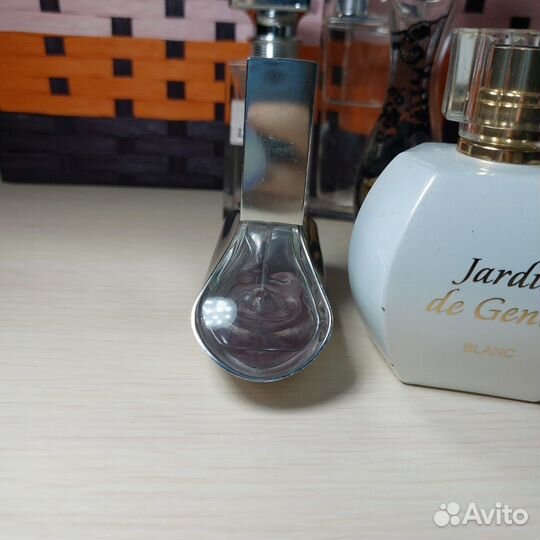 Одним лотом женские духи