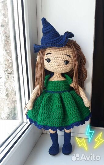 Вязаная кукла ручной работы