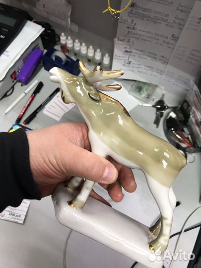 Лось фарфор статуэтка