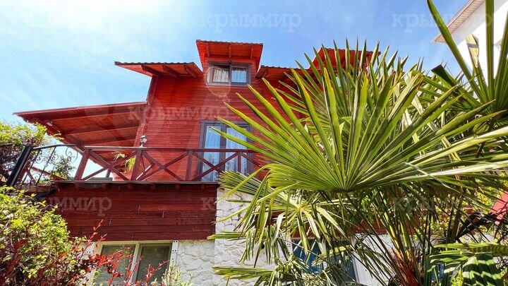 Дом 180 м² на участке 5 сот.