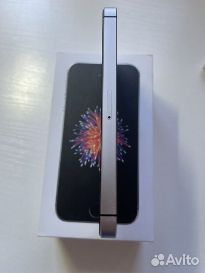 Телефон iPhone SE, Space Gray, 32GB